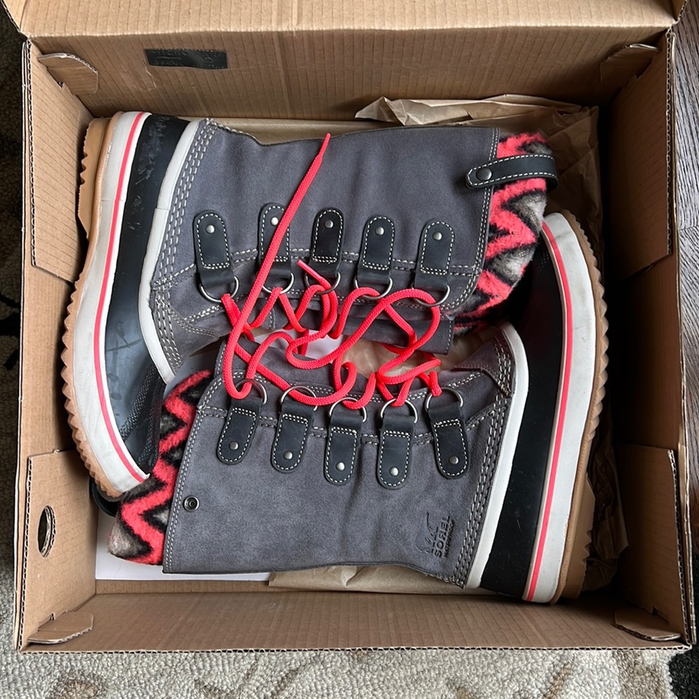 Like new!  Sorel Joan of Artic Knit 2, shale women’s boots.  Waterproof.